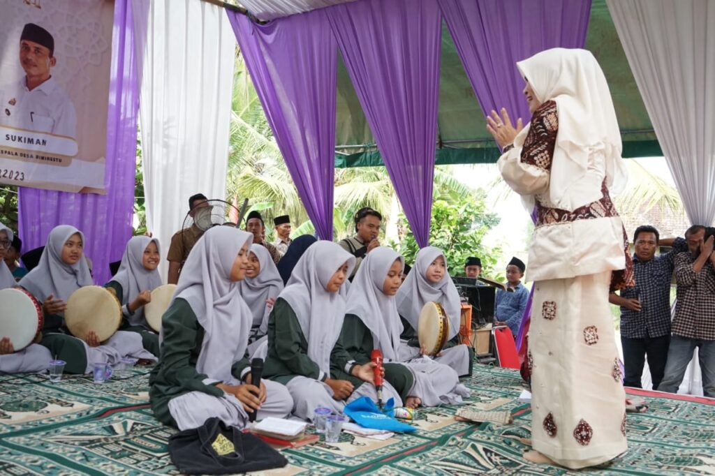 Bunda Winarni Hadiri Pengajian Bulanan BMKT Kecamatan Palas