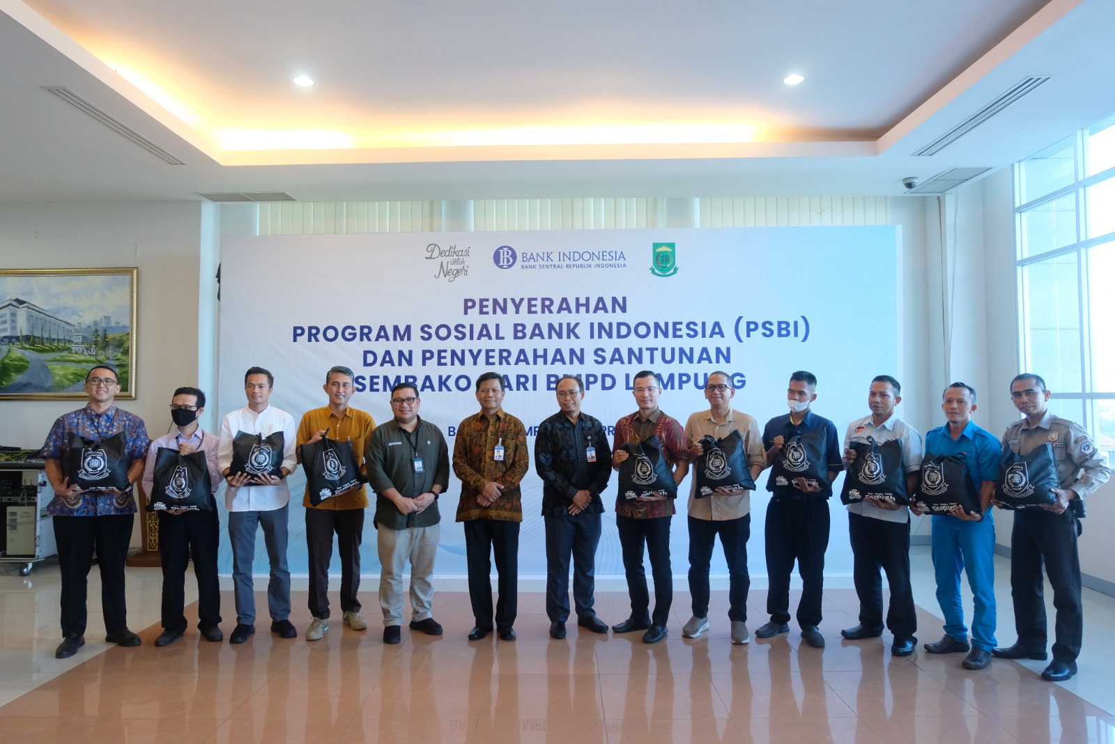 Bank Indonesia dan Badan Musyawarah Perbankan Daerah (BMPD) Lampung melaksanakan Penyerahan Program Sosial Bank Indonesia (PSBI) dan Santunan Sembako