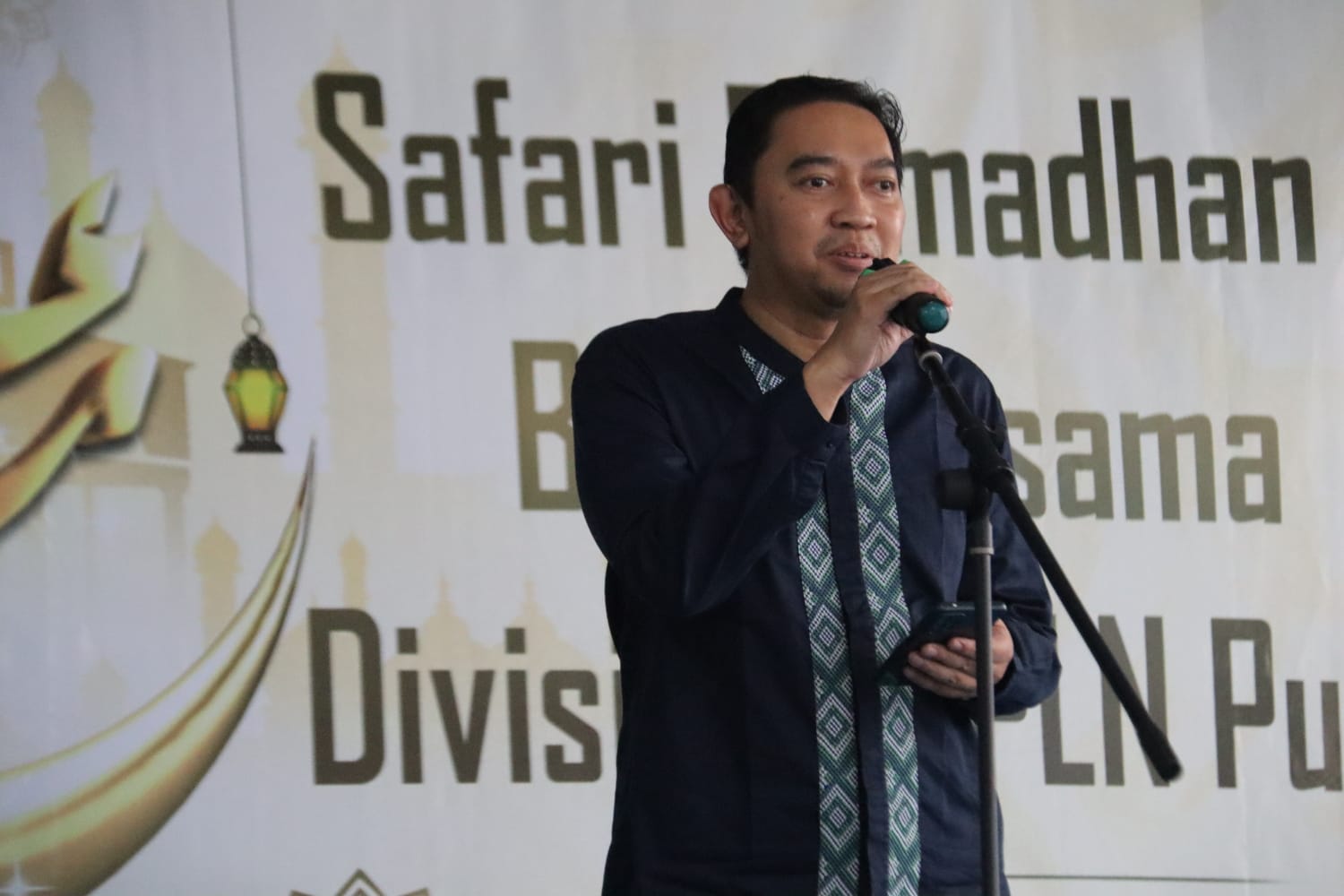 Berbagi Kebahagiaan Ramadhan, YBM PLN Salurkan Ratusan Paket Sembako dan Santunan kepada Mustahik di Lampung