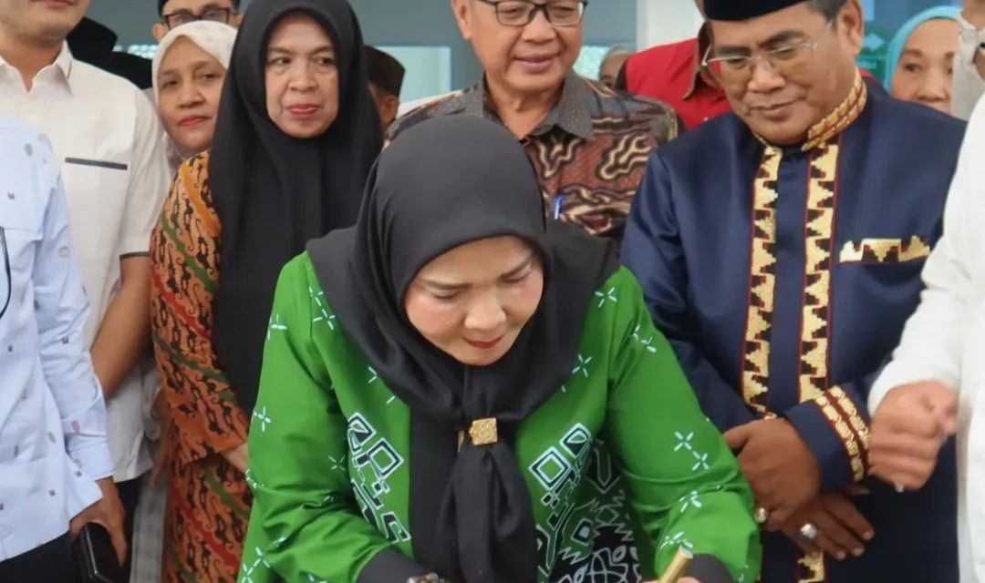 Walikota Bandar Lampung Hj.Eva Dwiana Meresmikan Masjid Ar-Raudhoh yang Terletak di Daerah Untung Suropati, Kecamatan Labuhan Ratu