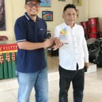 Kepala Sekolah SMPN 5 Bandar Lampung Ibu Hj. Marlena, M. Pd Mengukuhkan Ketua Umum dan Pengurus IKBA-SP45TA